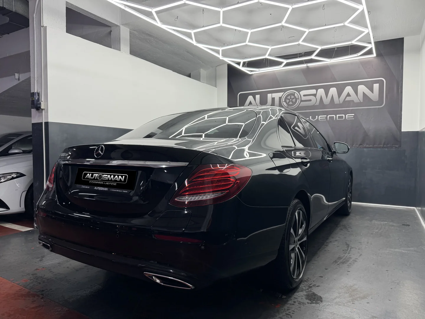 MERCEDES-BENZ CLASE E E300E 2019 Híbrido Negro - Detalle